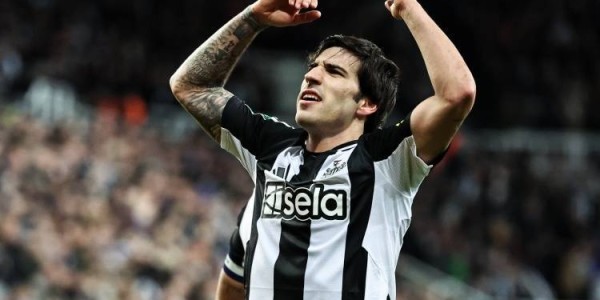 英超豪门集中火力争夺，26岁喜鹊中场，会怎么安排生涯下一站