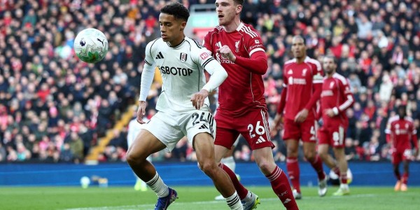 2-0击败富勒姆，利物浦终结3连败，萨拉赫、恩古莫哈利剑出鞘