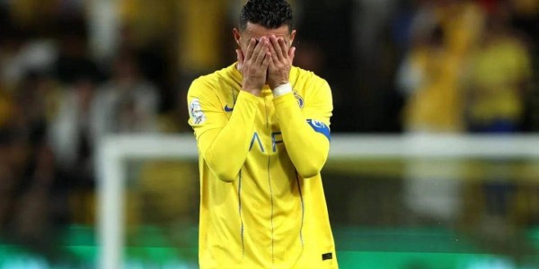 第3次罢赛逼宫，C罗考虑逃离沙特，曼联率先表态：不会再签他