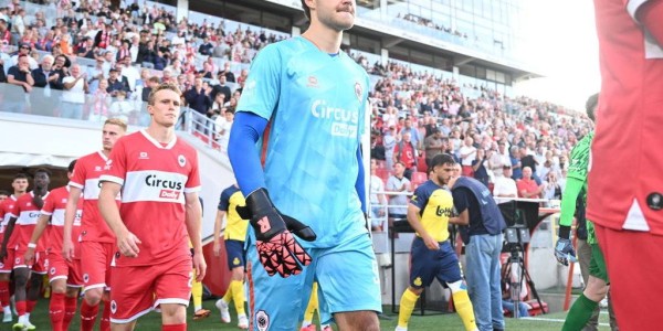 曼联锁定比利时门神拉曼斯，奥纳纳地位无忧但替补悬了？