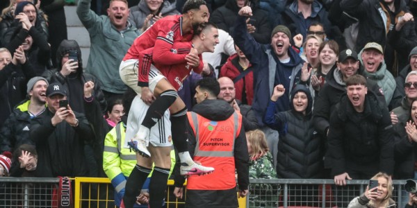 曼联防线“及时雨”！马丁内斯、多古火线复出，阿莫林冲刺欧冠添底气