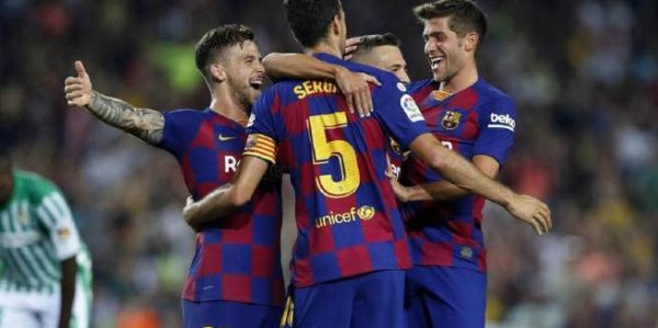 西甲焦点战：巴塞罗那VS巴伦西亚，红蓝军团能否主场击退“蝙蝠军团”？