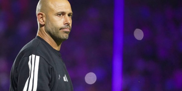 体坛联播｜巴萨欧冠两回合不敌马竞出局，巴黎双杀利物浦晋级