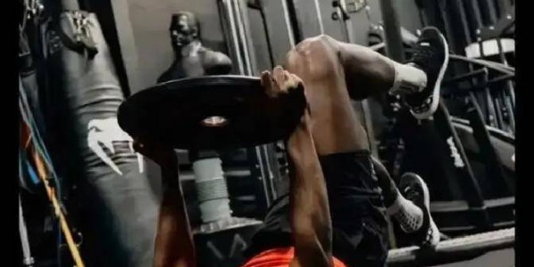 31岁欧冠中卫！祖马加盟泰山队悬而未决，体检结果成关键因素