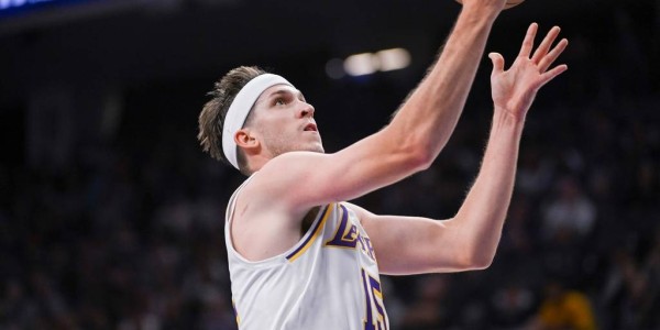 詹东缺阵里弗斯51+11+9单核带队 湖人胜国王