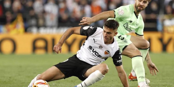 西甲深夜爆冷预警：巴伦西亚主场誓破颓势，赫塔费客场冲前三能否稳赢？