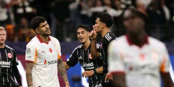 法兰克福主场五球大胜 加拉塔萨雷防线支离破碎