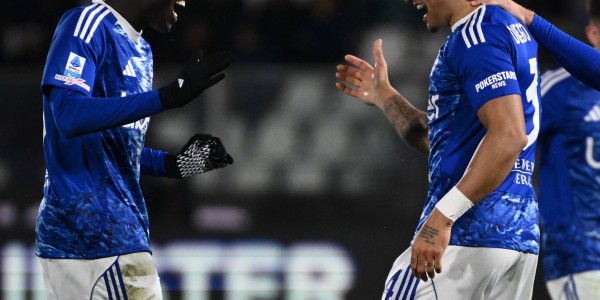 （体育）足球——意甲：科莫胜罗马