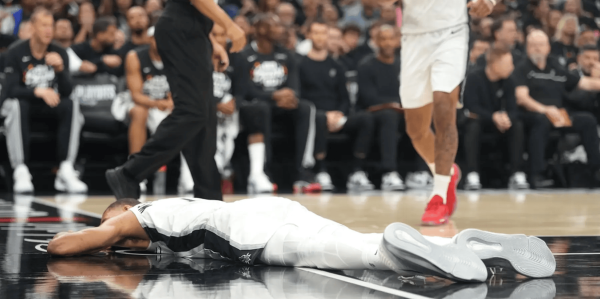 文班亚马脑震荡无需着急复出？马刺还未走到恐慌那一步