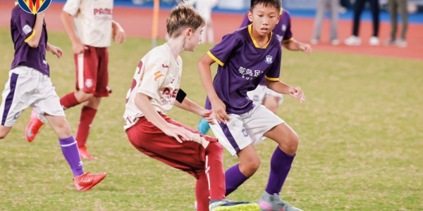 西甲榜首俱乐部梯队来了！足球小将在温州以球会友