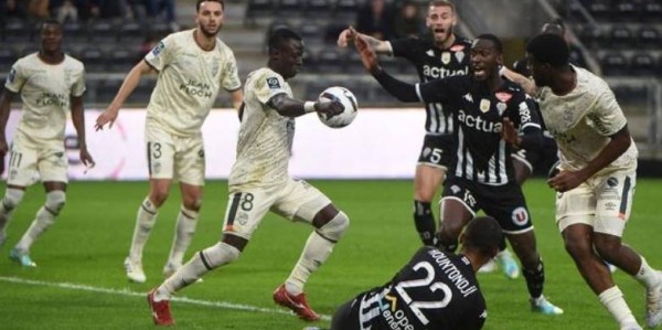 法甲焦点战：昂热VS洛里昂——攻防博弈下的胜负手与比分推演