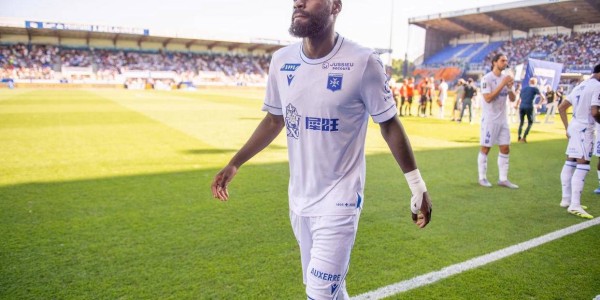 法甲第15夺得首胜：尼斯3-1逆袭欧塞尔，22岁卢谢送出两次助攻