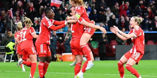 女足欧冠半决赛首回合:10人拜仁女足1-1逼平巴萨女足，克特救主