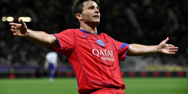 法甲-内维斯戴帽登贝莱2射1传 巴黎6-3图卢兹夺三连胜