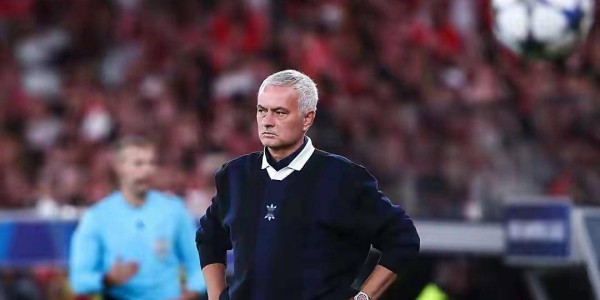 500万投入！穆帅携26冠回归本菲卡，10天能破8分差距吗？