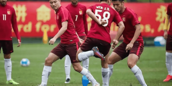 周六019德甲 科隆VS多特蒙德，专家最新比分预测