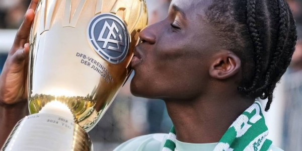 18岁德甲后防神童横空出世，开价高达4500万欧，5大欧洲豪门疯抢