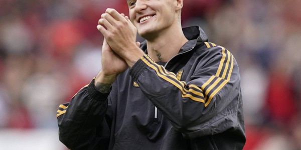 不适应？阿莫林：英超节奏比德甲快 舍什科需要时间调整