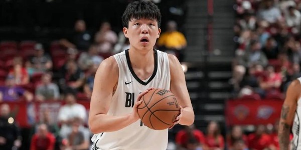 开拓者队记:杨瀚森低位运球不能太多 他在恶补英语