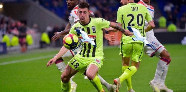 法甲焦点战前瞻：里昂主场零封金身迎考，图卢兹五后卫铁阵能否破 8 负魔咒