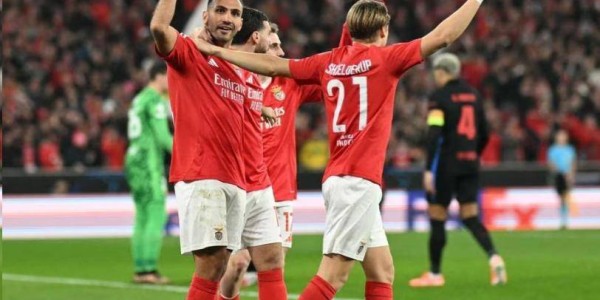 穆帅暴怒！费内巴切2点球遭无视+绝杀被吹，3000万欧悬了