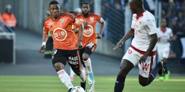 法甲中游卡位白热化！洛里昂主场迎战里尔，谁能抢占欧战资格先机？