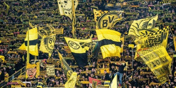 德甲 | 0.3人的差距：多特蒙德“黄墙”为何被欧足联贴上不合格标签？