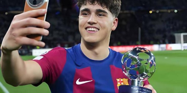 巴萨欧冠回家了，3年3次上半场染红，老将怒斥巴萨3大战犯