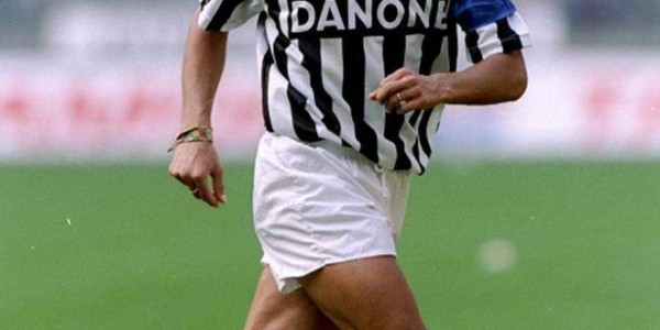 世界足坛历史十大前场自由人排名：绿茵场的无界艺术与战术革命！