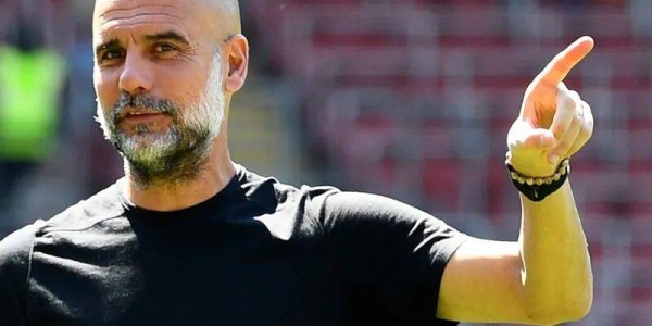 一周丢两冠？阿森纳和曼城，谁会成为下一个利物浦