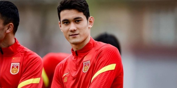 成都蓉城击败国安登顶中超！锋霸拜合拉木官宣赴德甲多特，但传言遭辟谣