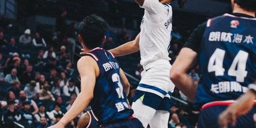 季前赛-迪林厄姆27+9奥迪14分 森林狼狂胜广州