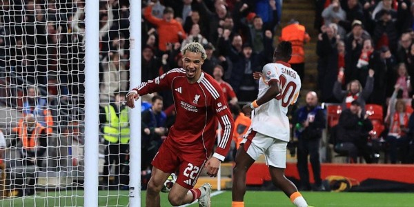 利物浦4-1逆转加拉塔萨雷，斯洛特放弃传控战术暂缓帅位危机