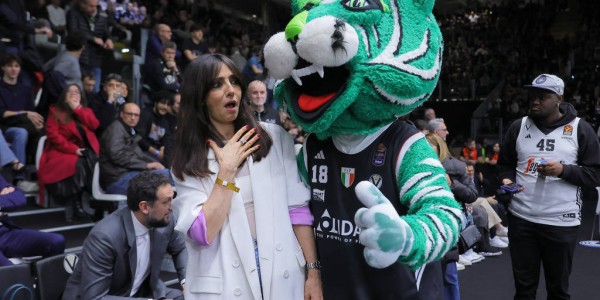 阿森纳迎战伯恩茅斯：拉亚成焦点