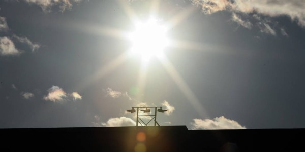 马特塔点球重罚引发争议：裁判专家与前球员的观点对决