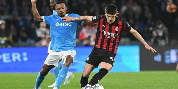 意甲焦点战：AC米兰客场0-1憾负那不勒斯，巴尔泰吉防守失误再受考验