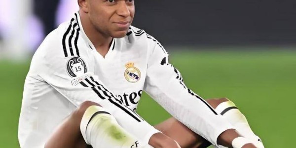 突发！皇马官宣姆巴佩左腿重伤，赛季报销疑云笼罩，国家德比成最大悬念