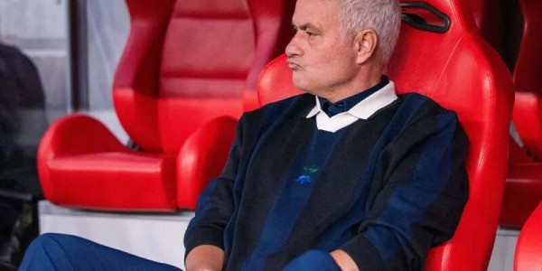 2-0晋级暗藏危机！穆帅罕见认怂，本菲卡一软肋恐遭英超豪门血洗