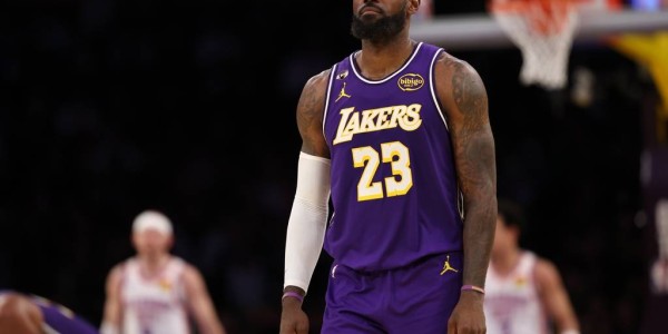 历史终结！詹姆斯缺战马刺无缘评奖 连续21年纪录告终