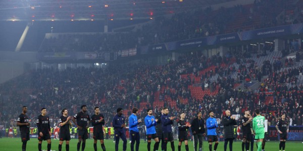 裁判赛后认错！拜耳球场1-1：迪亚斯红牌引爆德甲舆论，拜仁被罚下九人艰难抢分