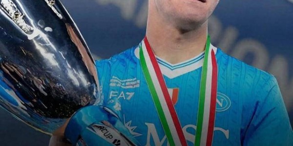 曼联夏季转会窗口第二人确认离队！那不勒斯官宣买断霍伊伦德，转会细节曝光