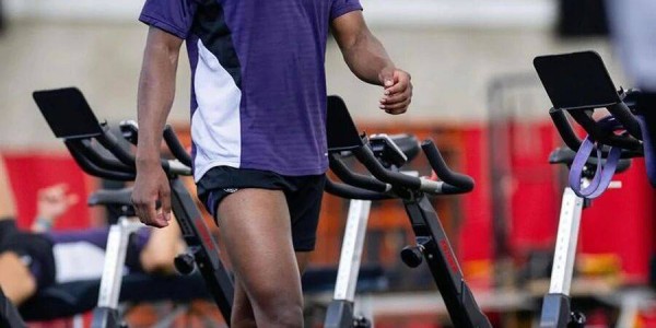 曼联夏窗2.3亿预算揭秘！红魔贝尔恢复单独训练，面临竞争急于复出