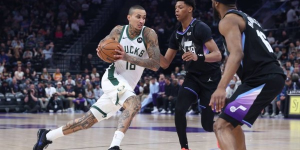 贝利33分哈克利斯23+10 爵士狂胜雄鹿