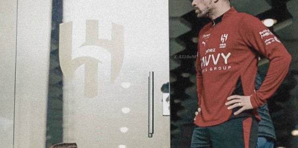 拉爵缺钱放弃1500万签内维斯！曼联杯赛全灭亏半亿，冬窗恐无买卖