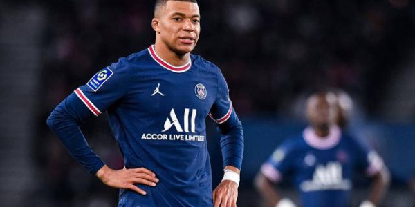 缺谁谁尴尬！巴黎无姆巴佩却稳定晋级欧冠淘汰赛，皇马成功淘汰本菲卡