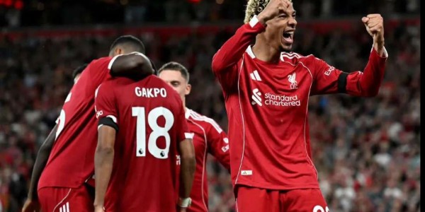 突发！利物浦客战纽卡惊现神操作：1.2亿先生改踢右后卫，斯洛特葫芦里卖的什么药？