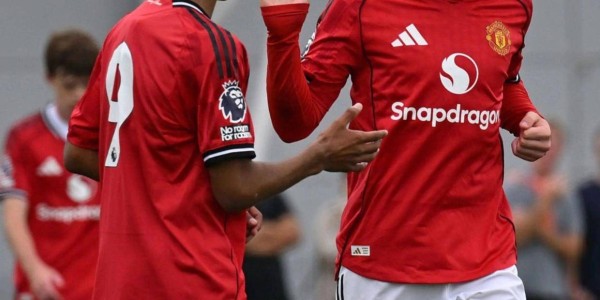 鲁尼长子梦想10年内成为曼联主力！小梅西再入世界波，卡里克观战