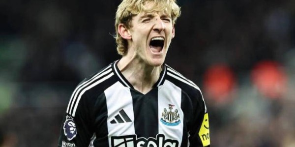 2-1！巴萨开门红，5000万先生脱离曼联，欧冠9分钟两球，滑跪庆贺