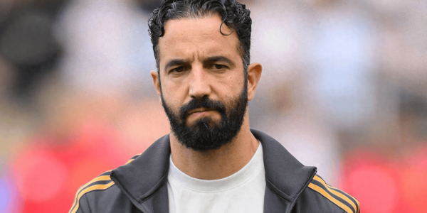 震惊更衣室，曼联11将集体发文，送别阿莫林，这次换帅不一样