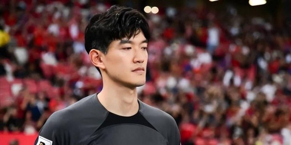 上港主力门将已跟俱乐部提前解约！下一轮德甲联赛将正式代表新东家多特蒙德完成加盟首秀被辟谣